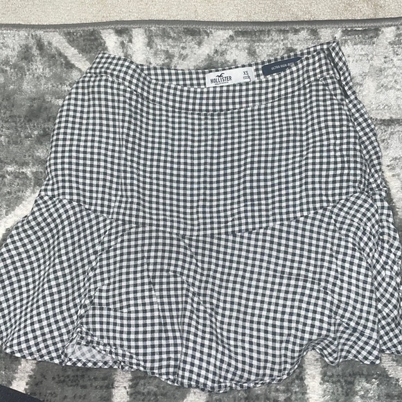 Hollister Ultra High Rise Skirt SIZE XS - Picture 1 of 2